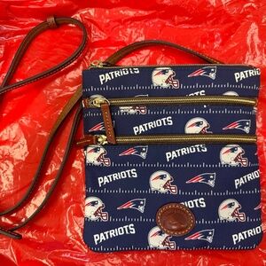 Patriots Dooney &Bourke crossbody purse